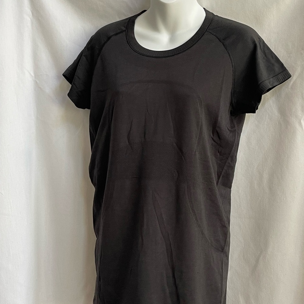 lululemon athletica Black Short Sleeve tee swiftly 10